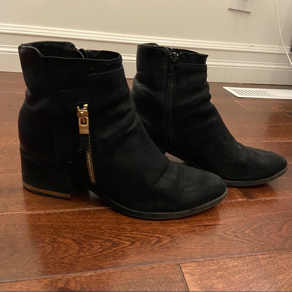 BLACK AND GOLD ANKLE BOOTS - Picture 1 of 15